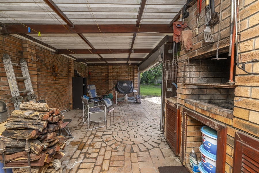4 Bedroom Property for Sale in Sonstraal Western Cape